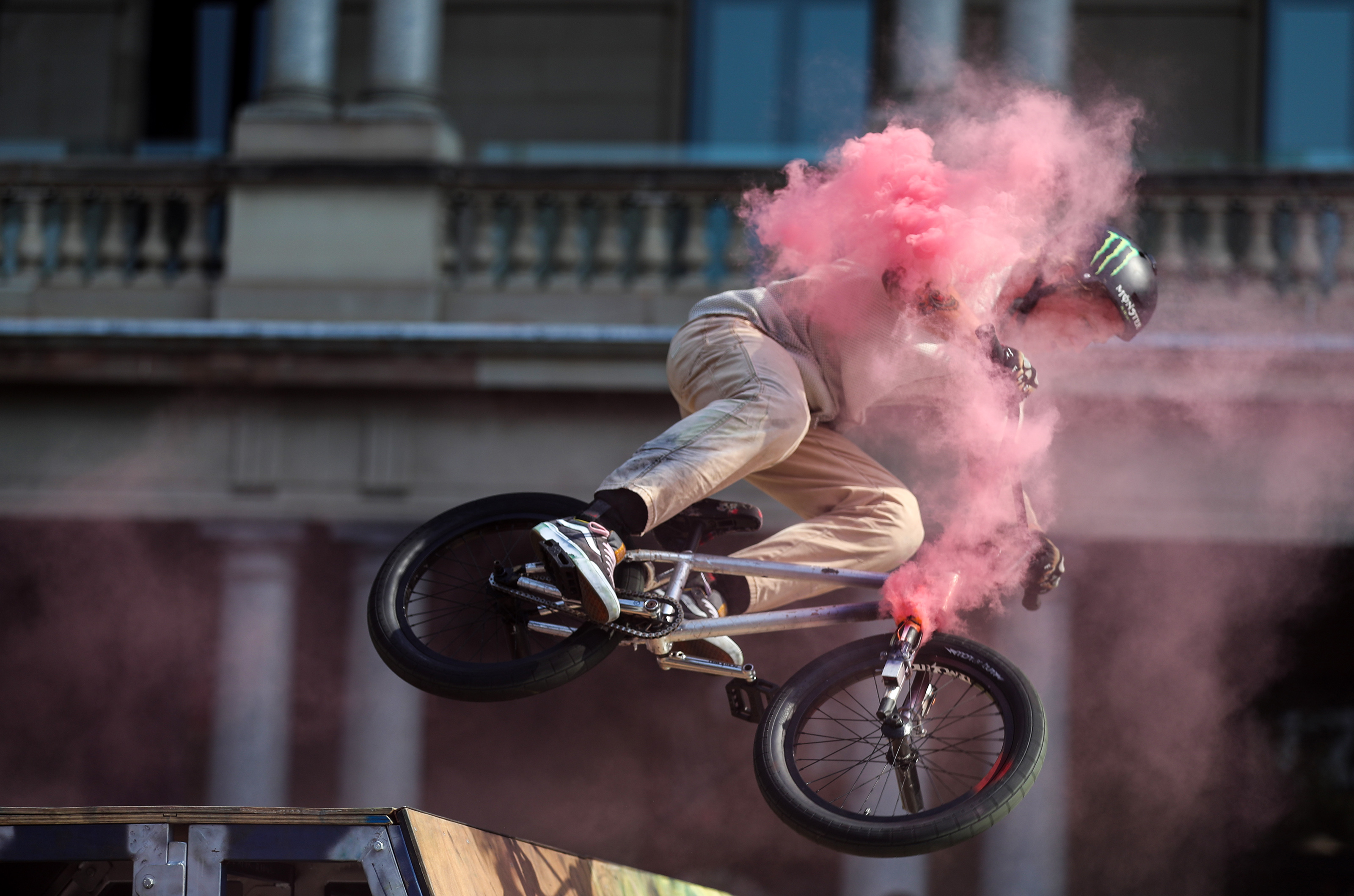 极限运动表演献艺悉尼街头