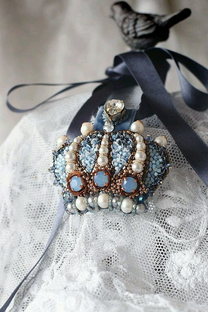 珠绣:华丽丽的珠绣胸针,原来是这样做出来的,有串珠手工教程哦