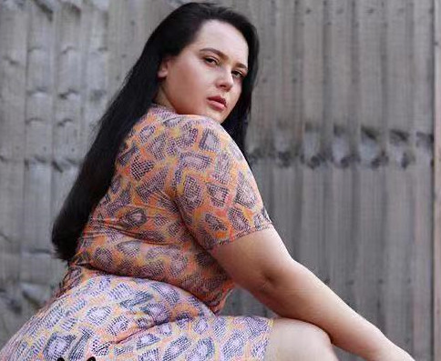 220斤美国大码模特,身宽体胖,健身彰显另类曲线美