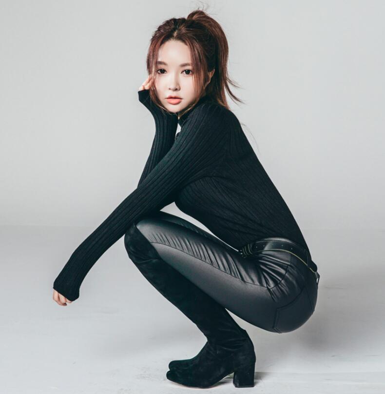 朴洙妍把皮裤穿出了可爱的风味,同时也不失诱惑,你迷上她了吗?