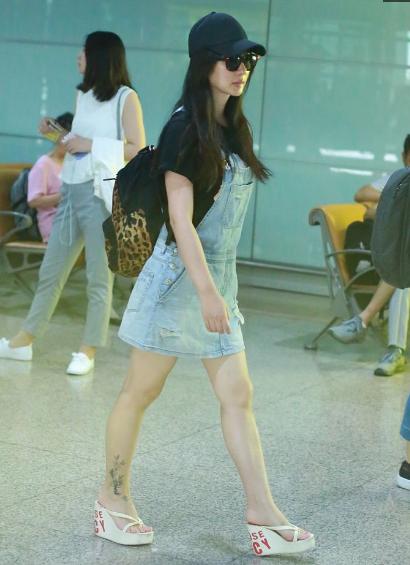 一组柳岩高清照片,这纹身好美啊