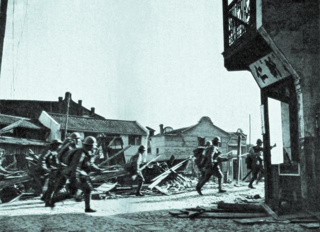 10月27日,日军攻入上海江湾镇,图库冲锋的日军谷川部队.