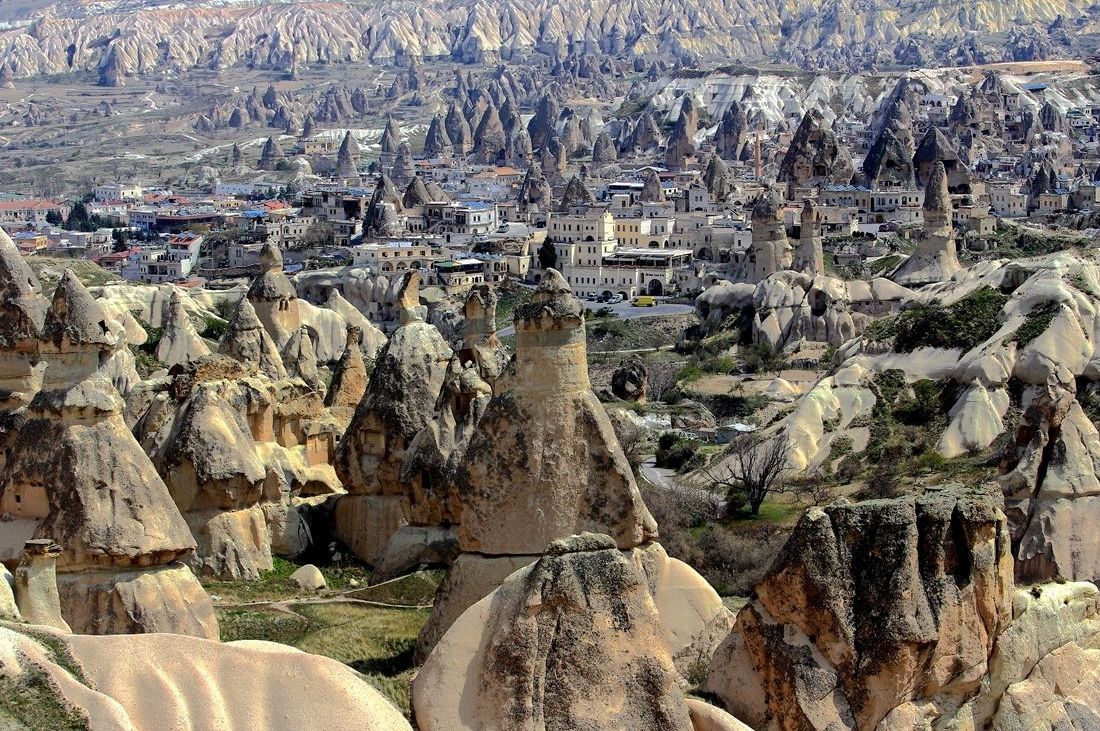 土耳其卡帕多奇亚,那地貌太奇怪,第一眼看到这些石柱忍不住笑了