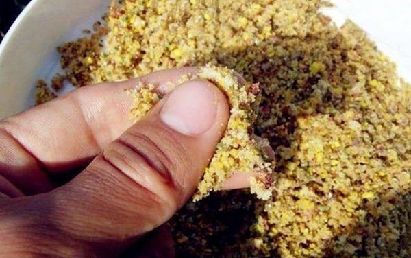 如何自制鲤鱼饵料?教你5分钟学会饵料制作,鱼口天天有!