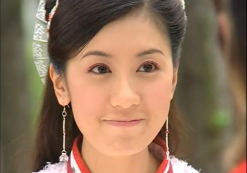 贾静雯豪宅曝光,装修奢华大气,看到衣帽间后,网友:比我家还乱