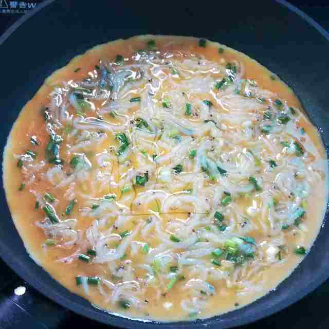 快手银鱼煎蛋,鲜嫩可口,非常美味