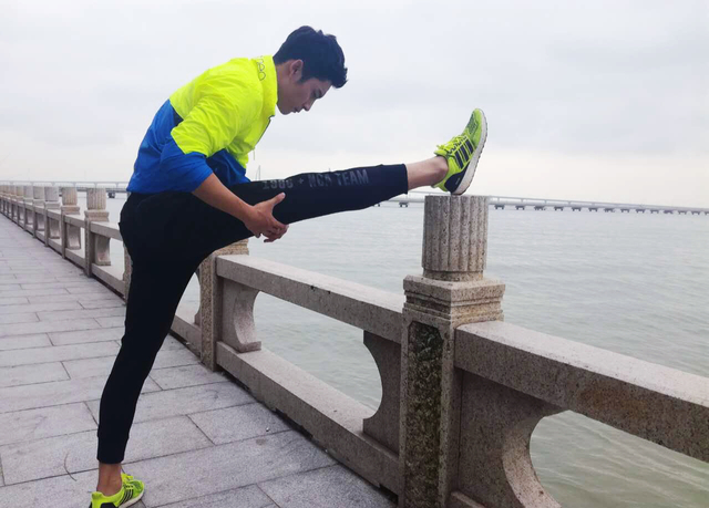 韩东军,有才型男毕业照竟如此稚嫩,十足的内地新生力量