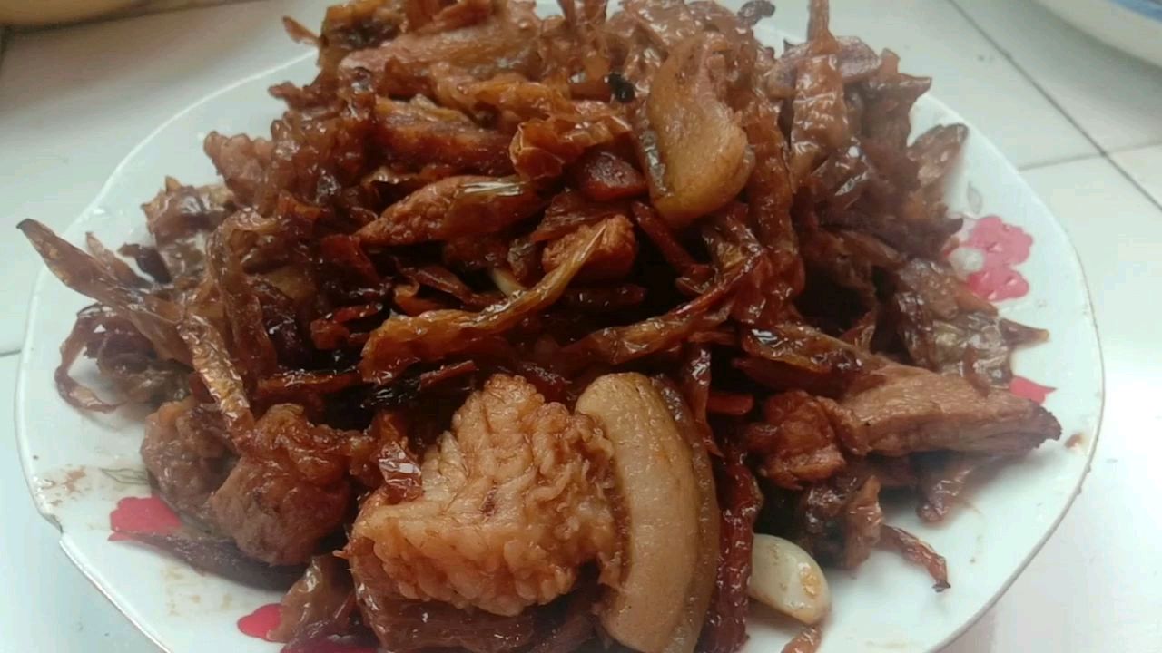 用干白辣椒皮炒五花肉,香辣下饭,好吃的不得了