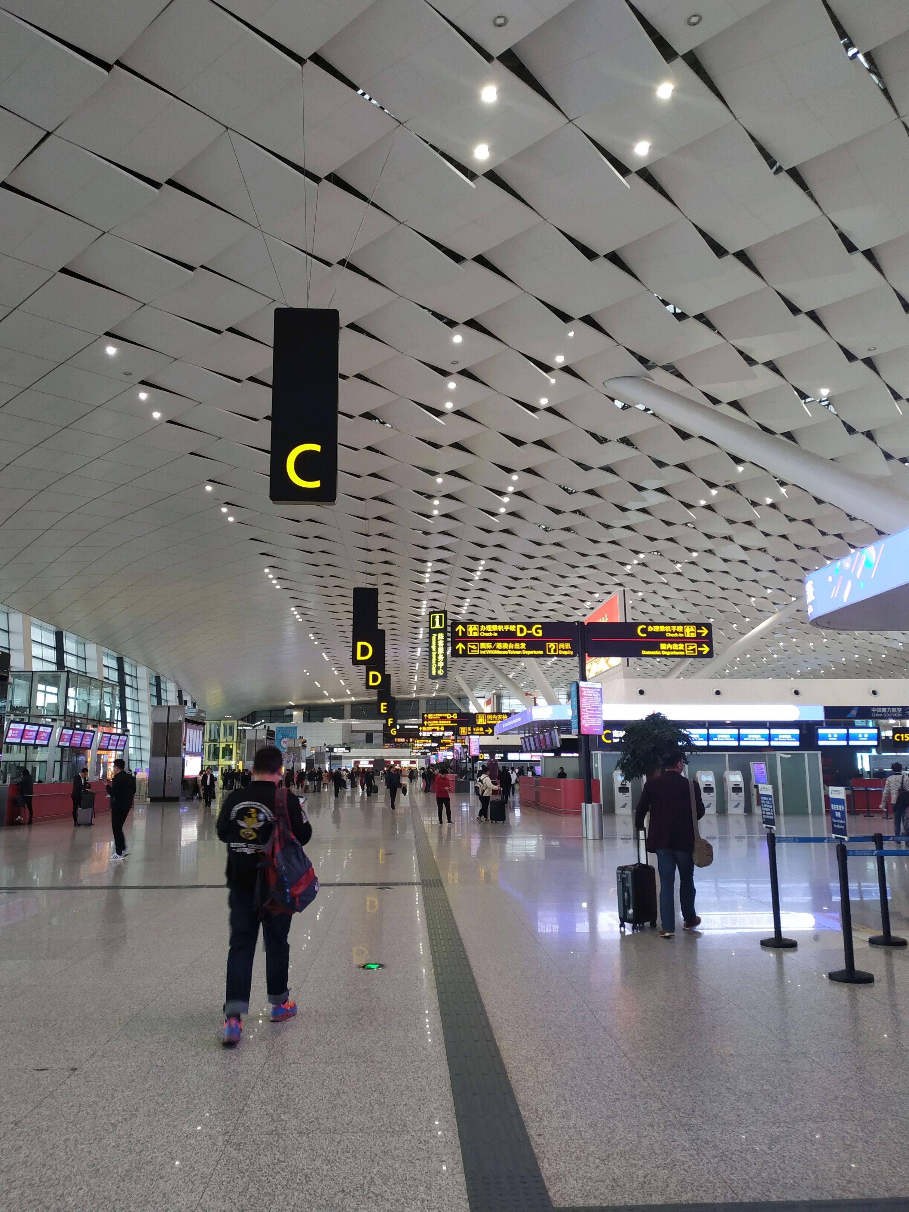 第一次去郑州新郑国际机场原来这么大,真是高端大气!