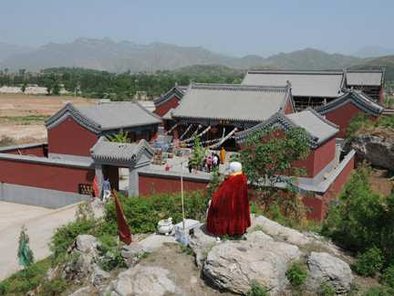 山路險峻的北京聖泉山旅遊風景區,地形奇特的川底下村