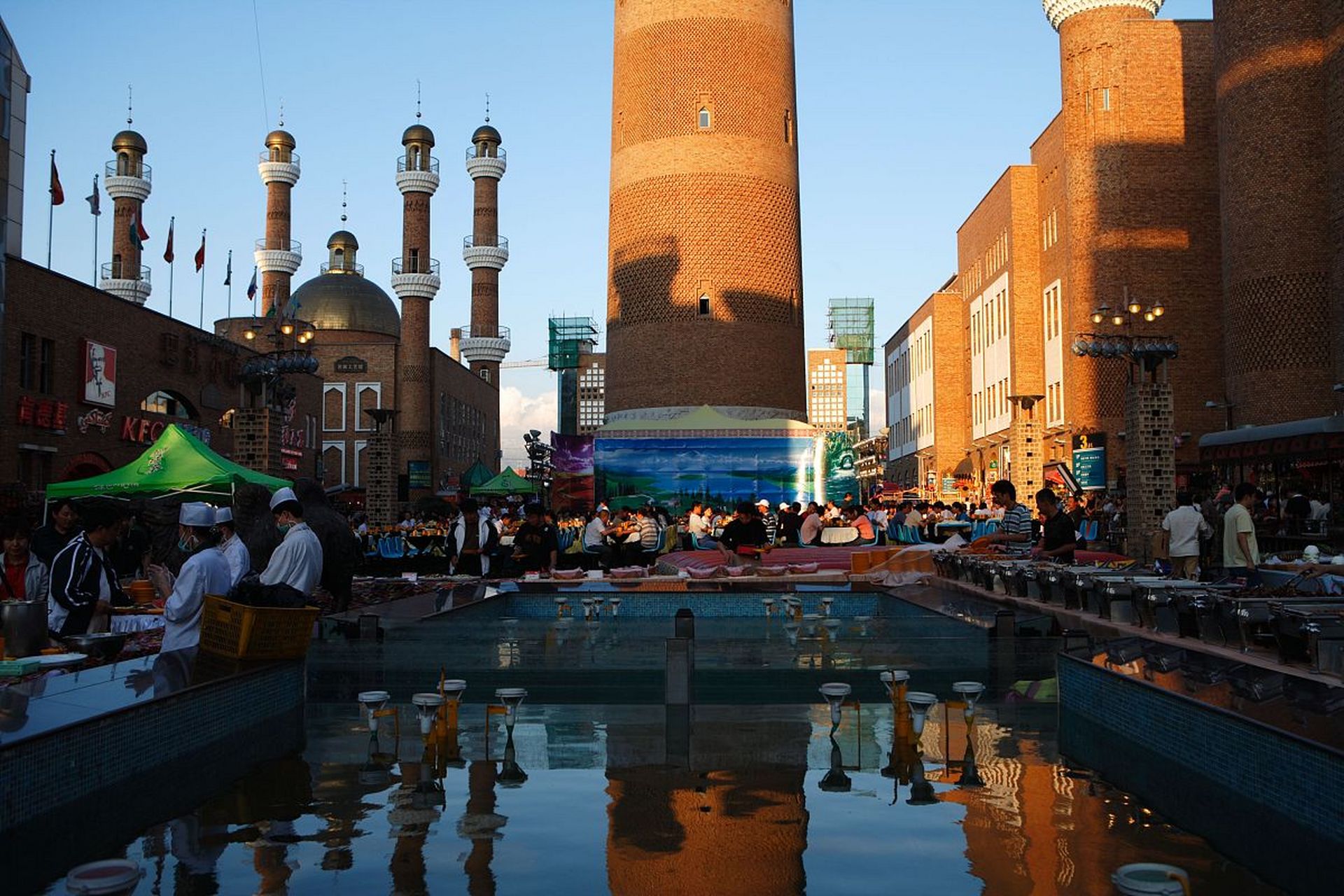 和田市大巴扎:这是和田最有名的市场,你可以在这里找到各种各样的