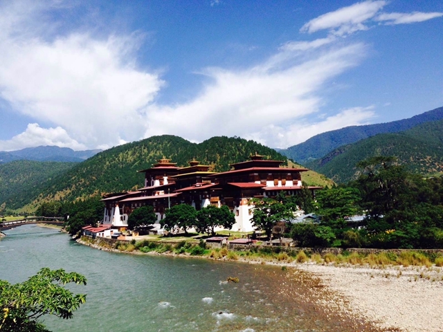 亚洲"强制消费"的国家,一天低消1600元,游客:挺开心挺好