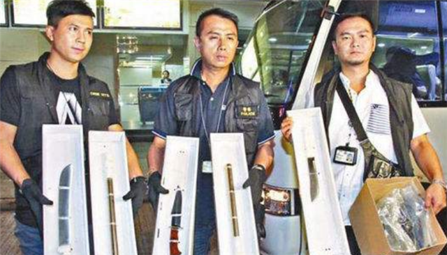 人称"白头仔,被300人追杀还竖中指,后成油尖旺霸王!