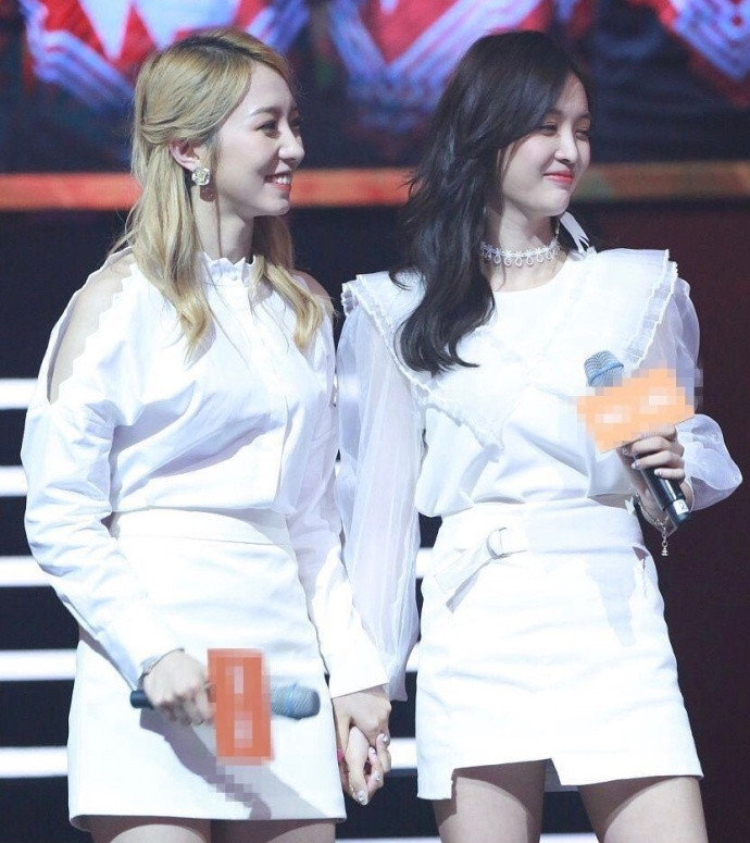 孟美岐吴宣仪同穿短裙秀腿,2cm身高差竟天差地别,网友:真尴尬