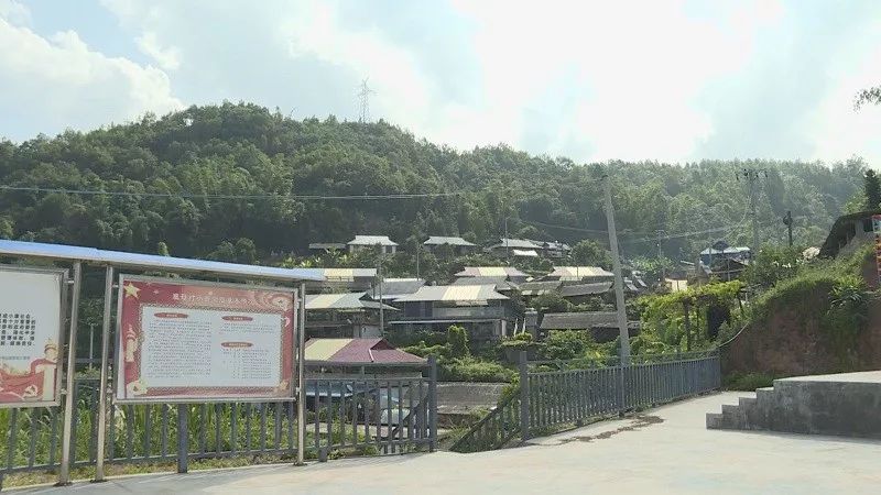 勐梭镇班母村小街伞"互助金"解民忧