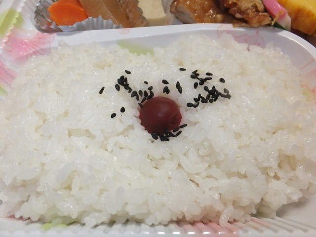 为何日本人喜欢吃便当?还会放上一个梅干?很多人都不知道