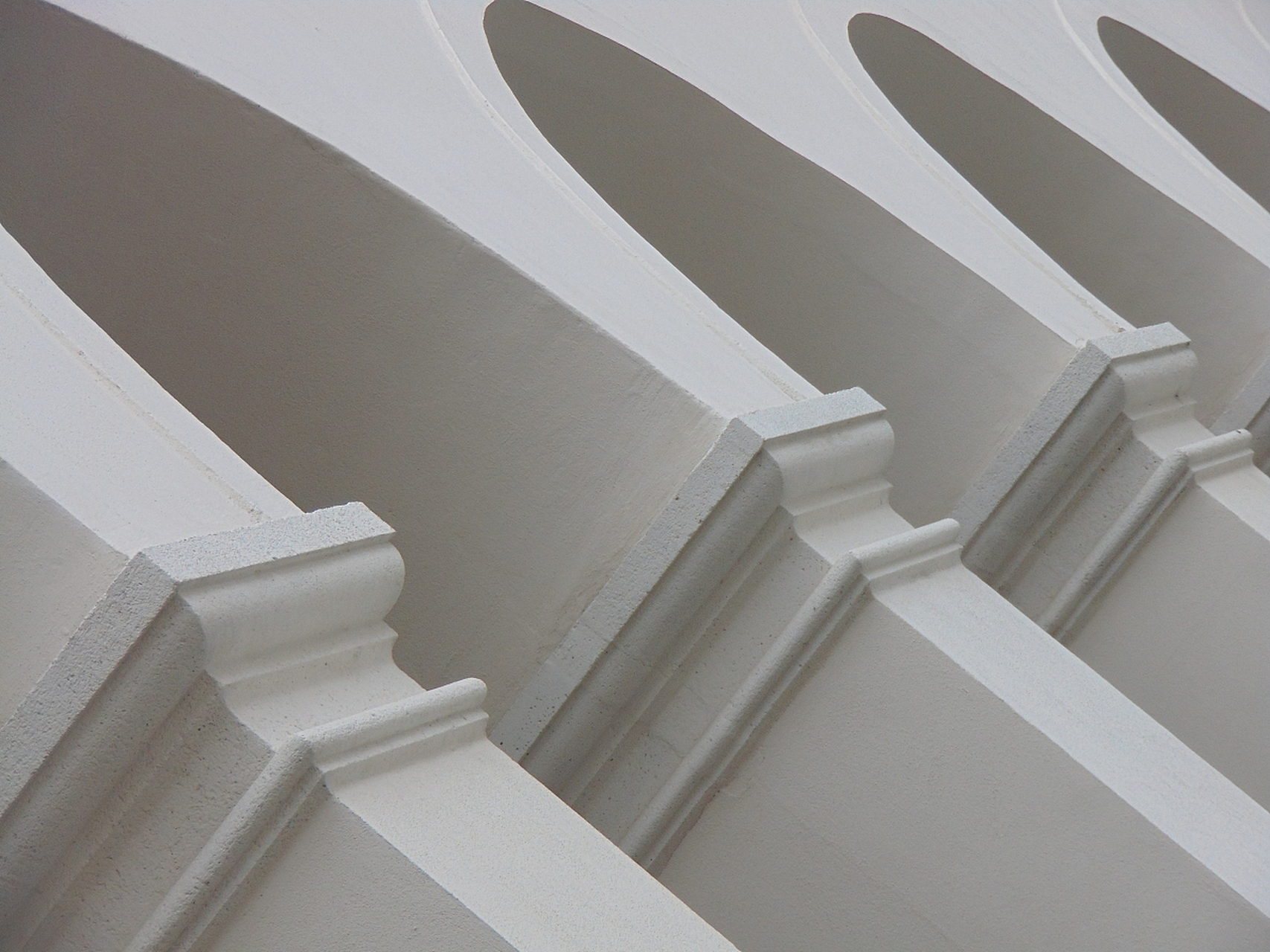 eps线条作为一种新型建筑装饰材料,质轻,抗冲击,耐水,耐腐蚀,具有保温