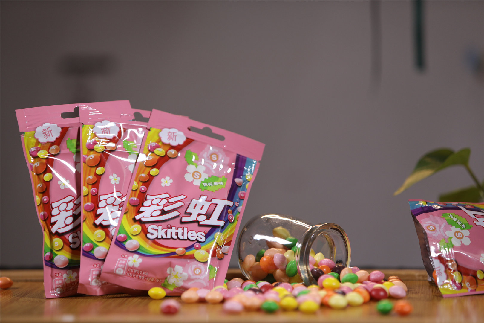 玛氏彩虹糖发布花果结合的新品,这是它首次推出中国本土口味