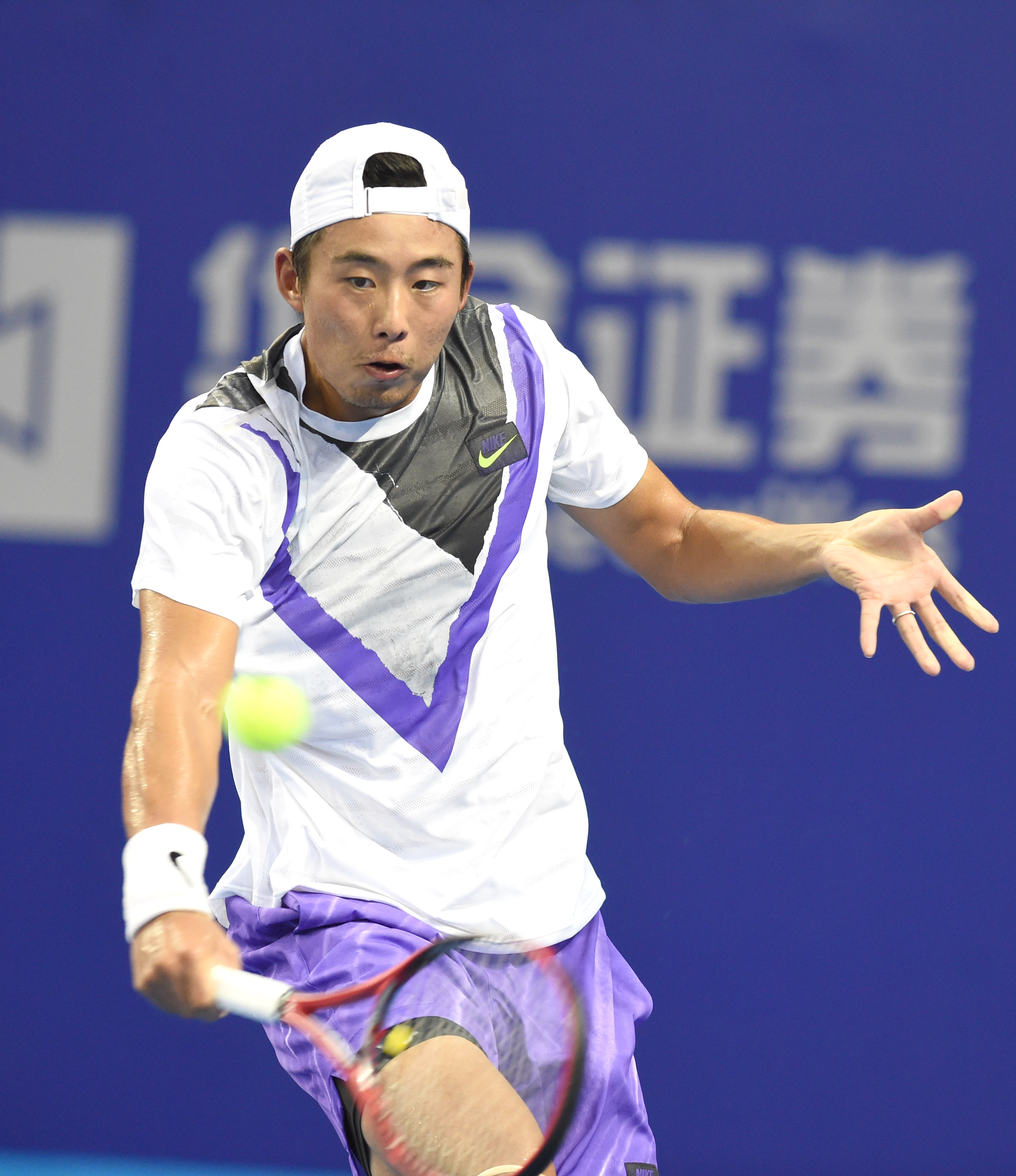 网球——珠海网球冠军赛:张择无缘第二轮