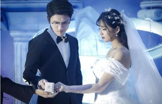 lol:若风结婚没多久,戚蓝尹就说若风这样让自己感觉很糟心