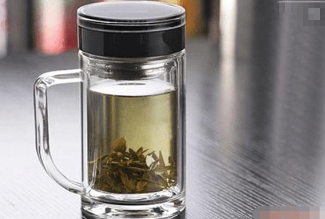 保温杯泡茶会致癌?央视曝光的致癌水杯,你还不扔了