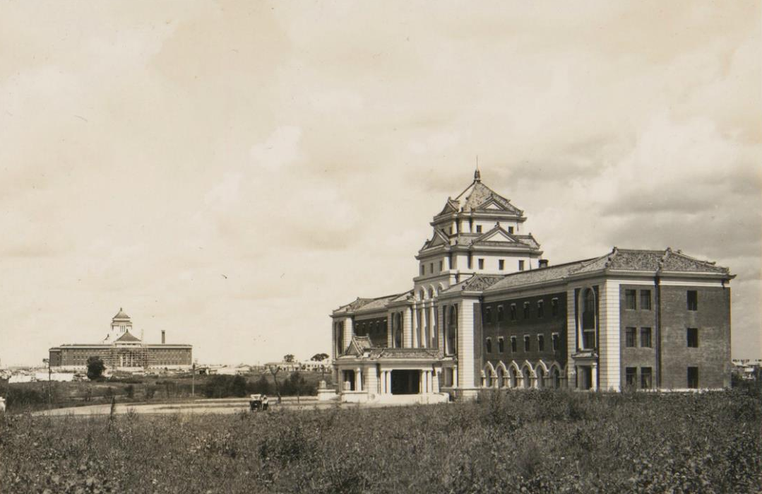 伪满统治下的老照片,图3是国立赛马场,图7是苏联领事馆