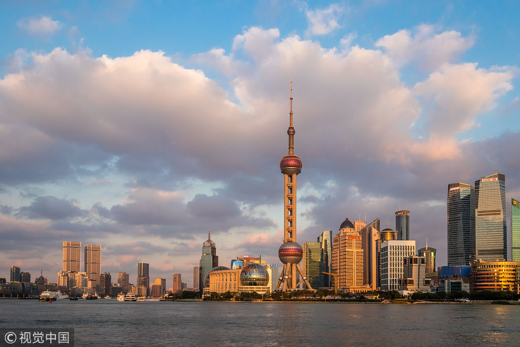 上海外滩落霞缤纷 陆家嘴摩天大楼城市风景优美