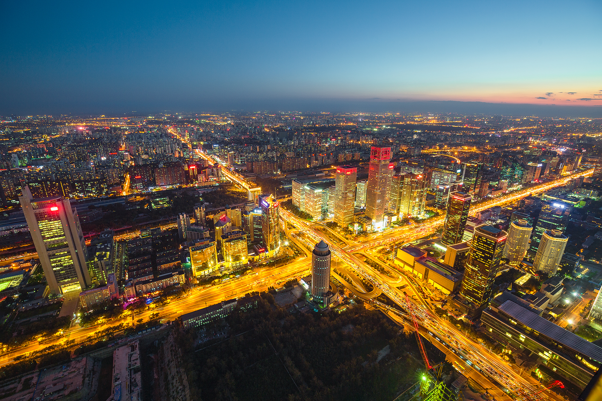 北京小众打卡拍摄点:站在中国尊俯视京城夜景,看傻了