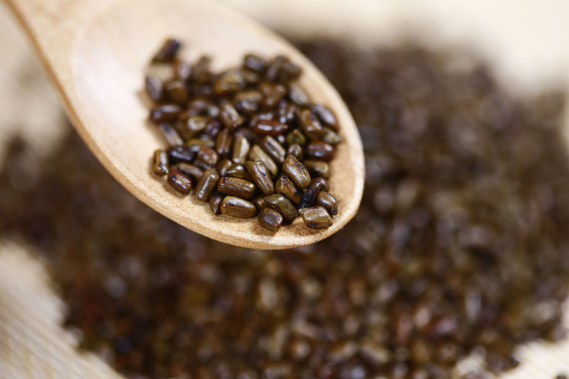 今天为大家奉献一份可以代茶喝的小中药,希望大家喜欢.