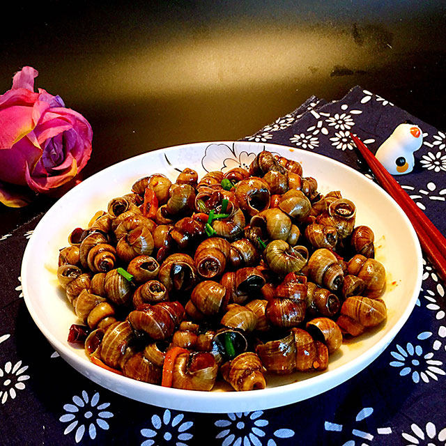 酱爆螺蛳,这样做也太好吃了吧,绝对是下酒菜必备!