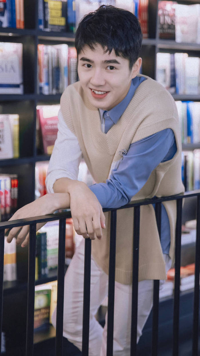 "女友视角"下的刘昊然,眼有星光深情满满,这个少年让人心动