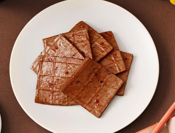 分享一道家庭版五香卤豆干的做法,简单又美味,全家都爱吃!