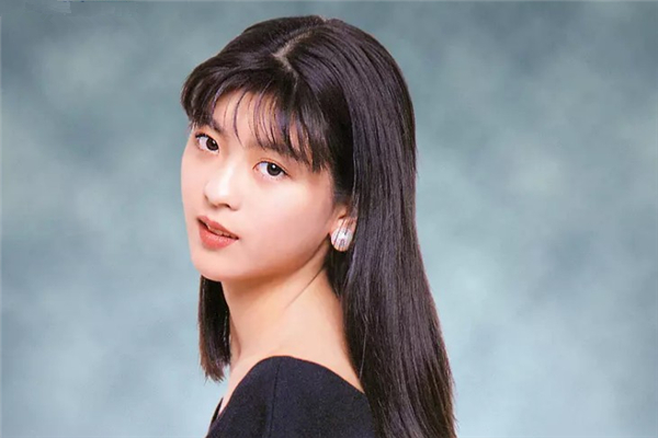 中天光子的扮演者是"中山忍",如今虽然已经45岁,但是从外貌来看,却