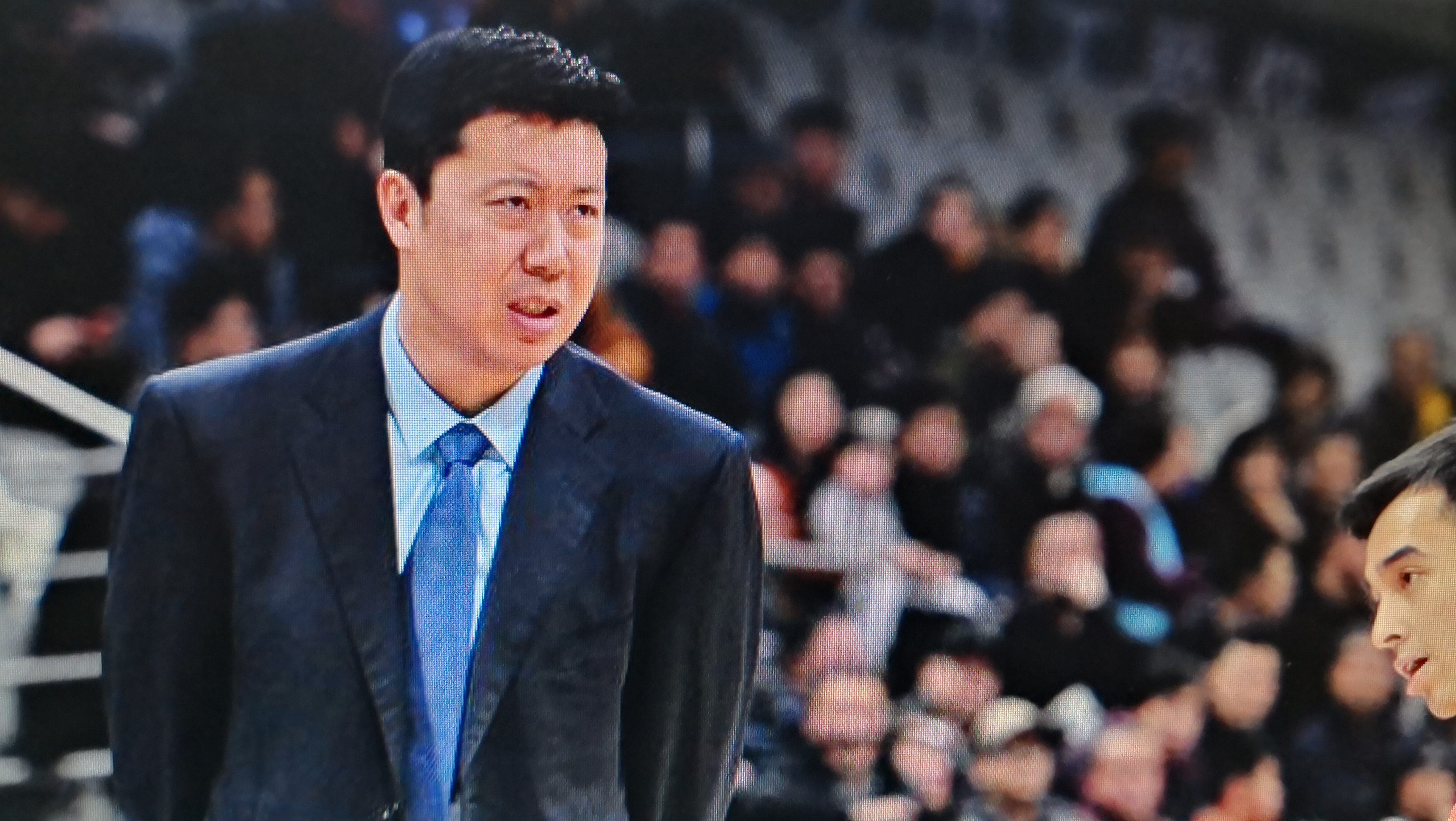 罕见一幕!争议判罚王治郅好脾气不吭声,战神刘玉栋可真看不下去