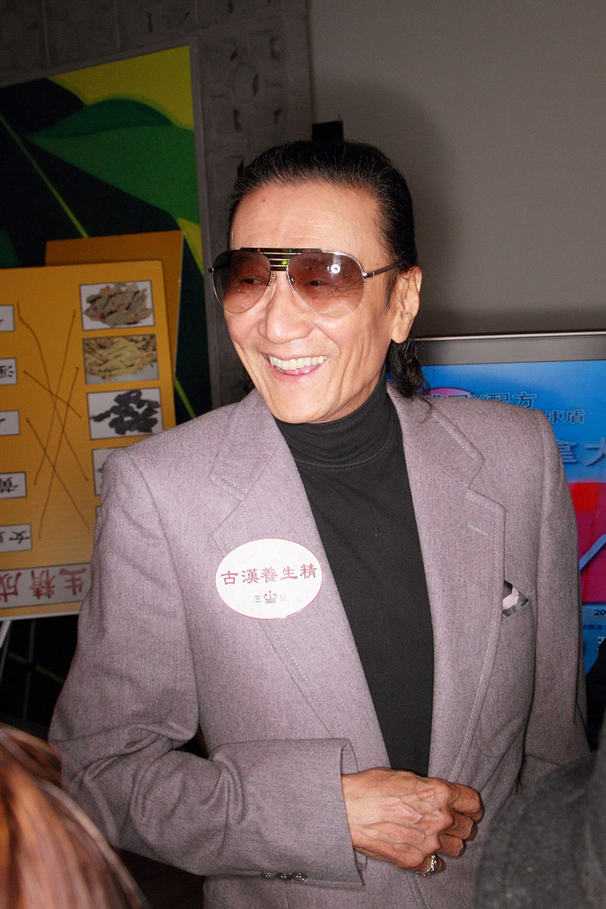 近日有消息称,86岁的谢贤病情恶化,这让我真的很担心😔 但是,今天