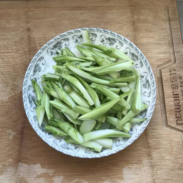 素炒菜芯,脆嫩爽口又下饭,一口气吃了3碗饭