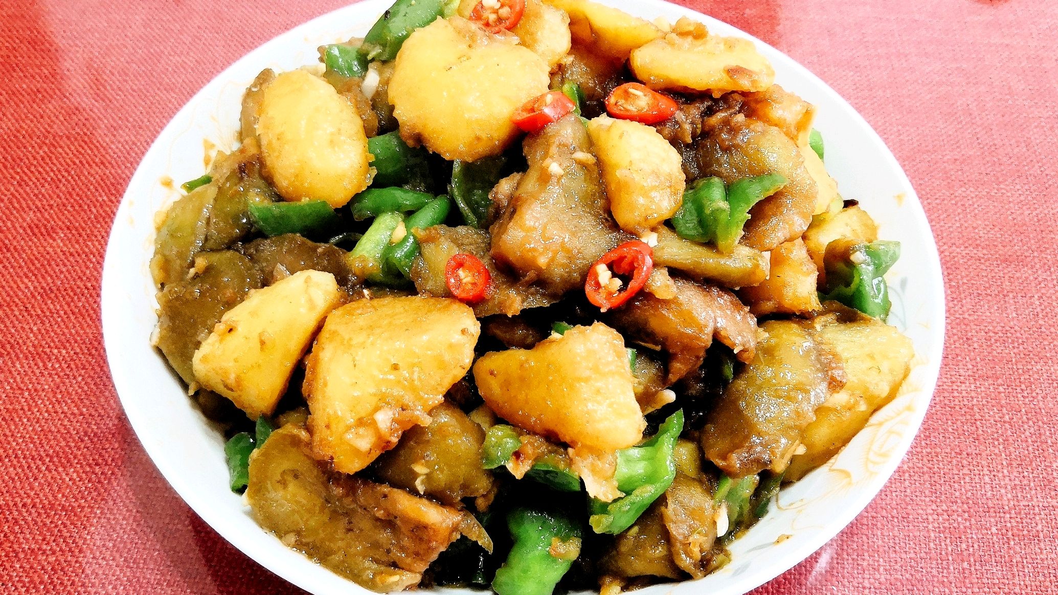 茄子烧土豆一定要过油吗?学会这个简单做法,味道比饭店的还好吃