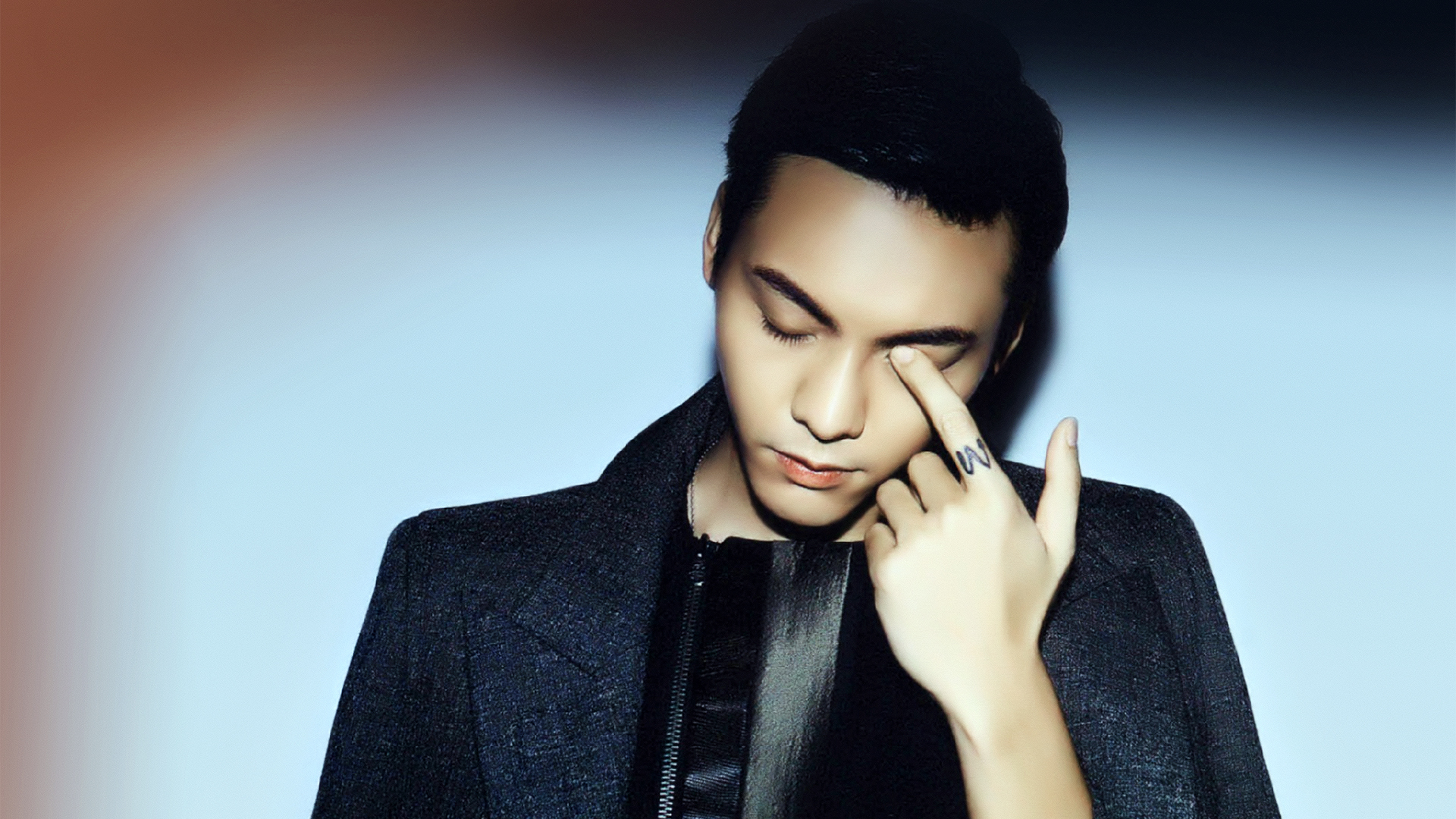 刚凭《许我耀眼》爆火的陈伟霆,网友扒出何穗曾被指"小三上位",还在