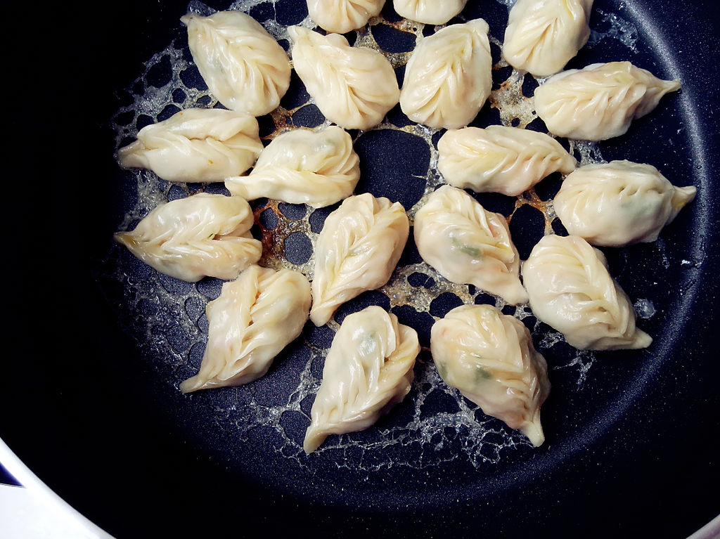 煎餃子時,大多數人都用錯了