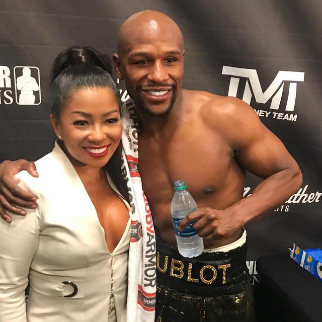 1米55菲律宾女子与梅威瑟前妻,儿子关系融洽,成拳王最宠爱女友