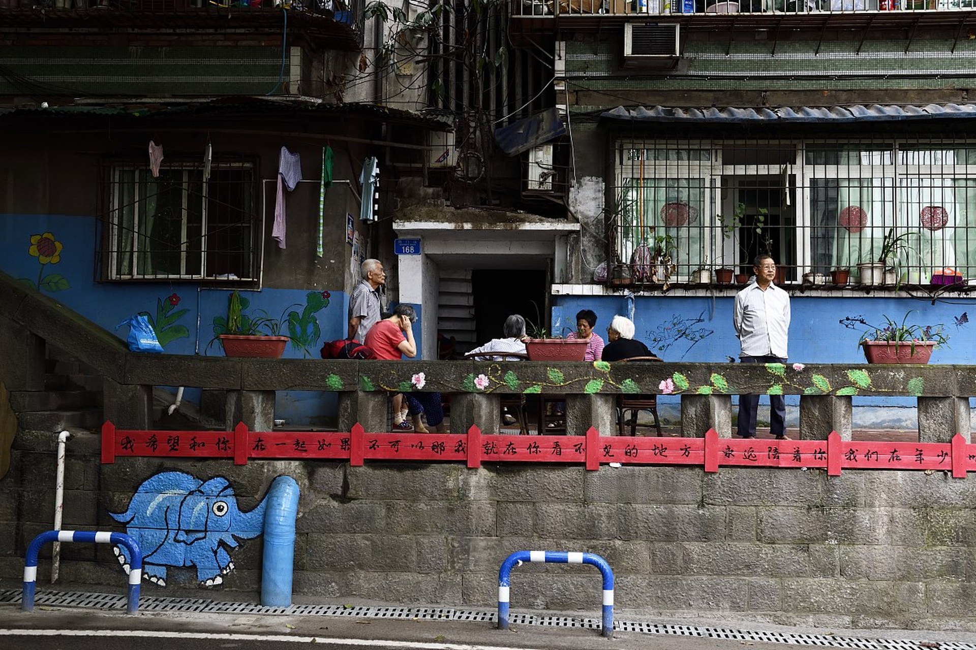 沙坪坝区东原嘉阅滨江强制全小区业主退房!