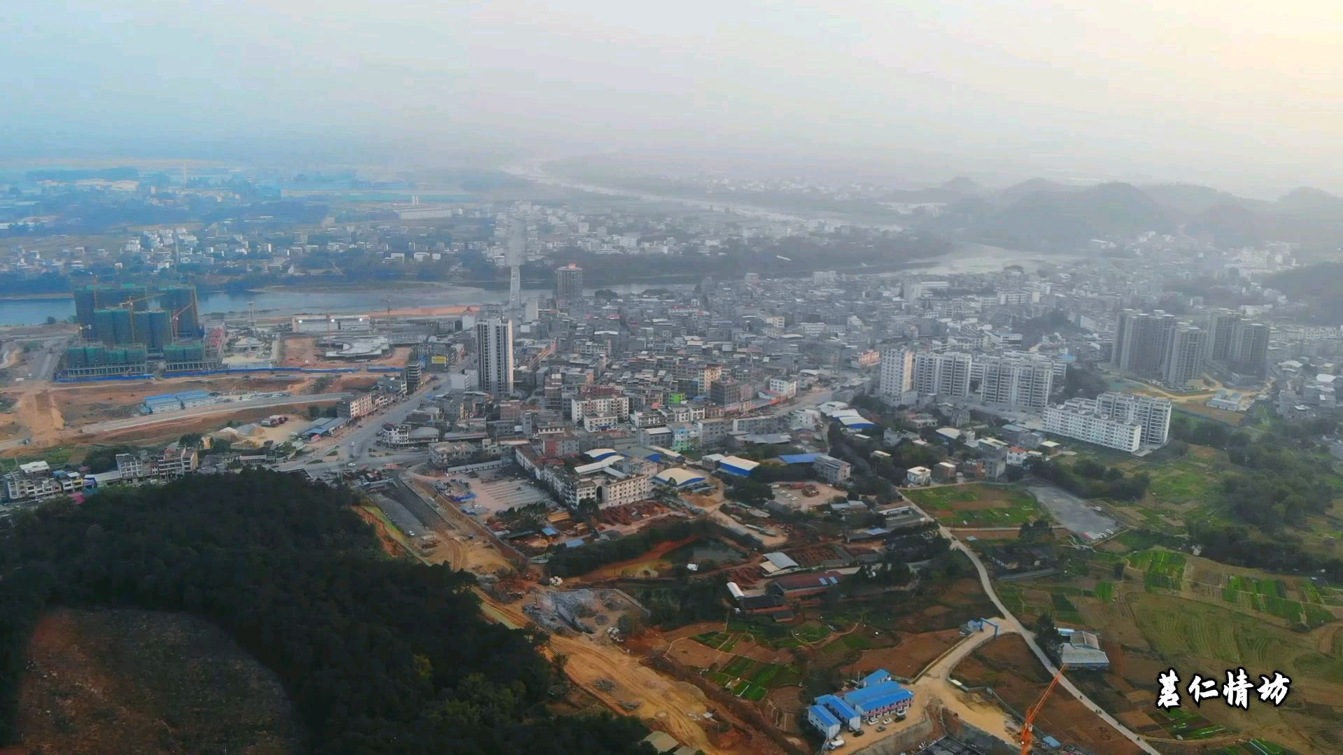 航拍广西非常美的小镇,贺州信都镇,太美了