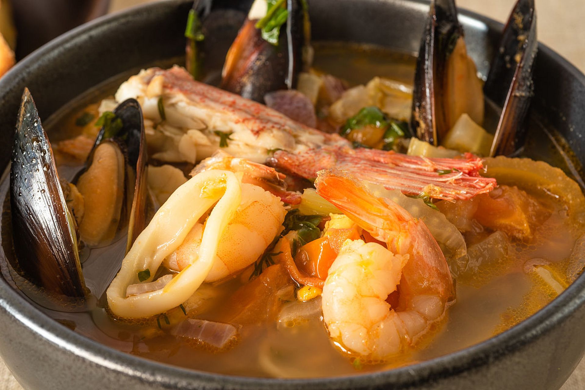 五千年食光# 天津银鱼紫蟹锅  在中国的美食文化中,天津银鱼紫蟹故乔