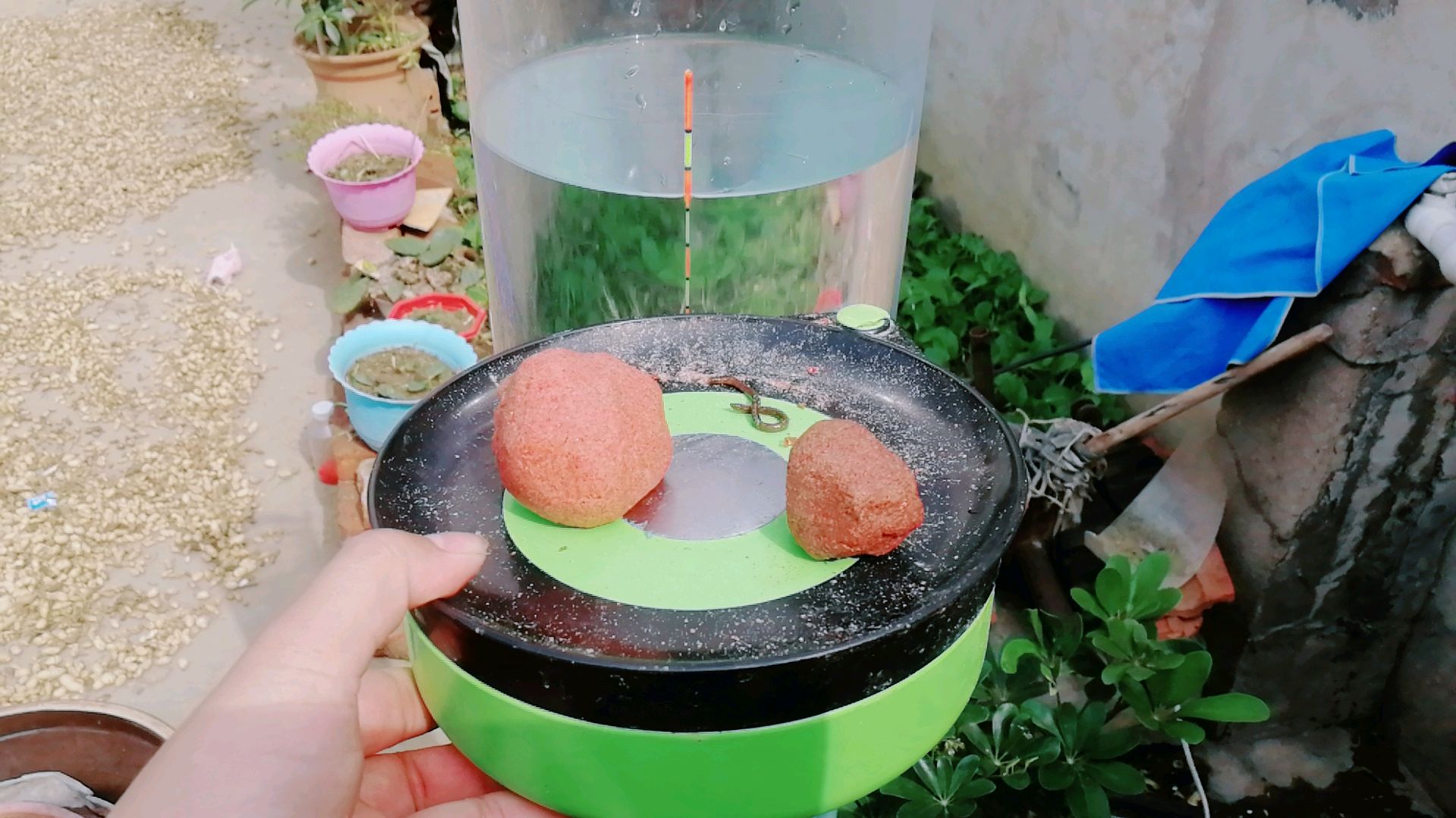 使用红虫、拉饵作钓，学会这样调漂再简单不过，关键抓口还很准！