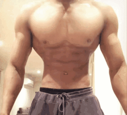 健身3年,19岁少年练出比李小龙还强的蝙蝠背,网友:外星人