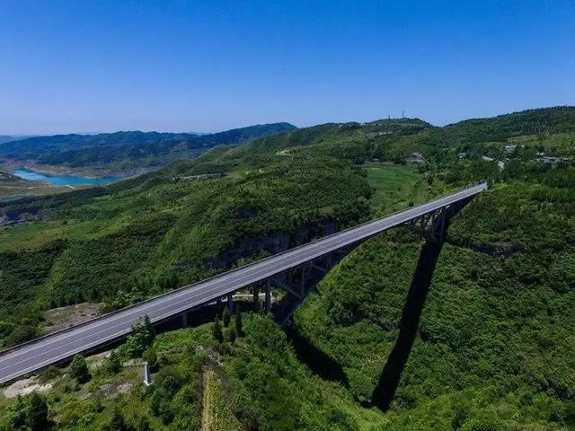 贵毕公路黔西城区路段封闭施工2年,老司机们要注意了