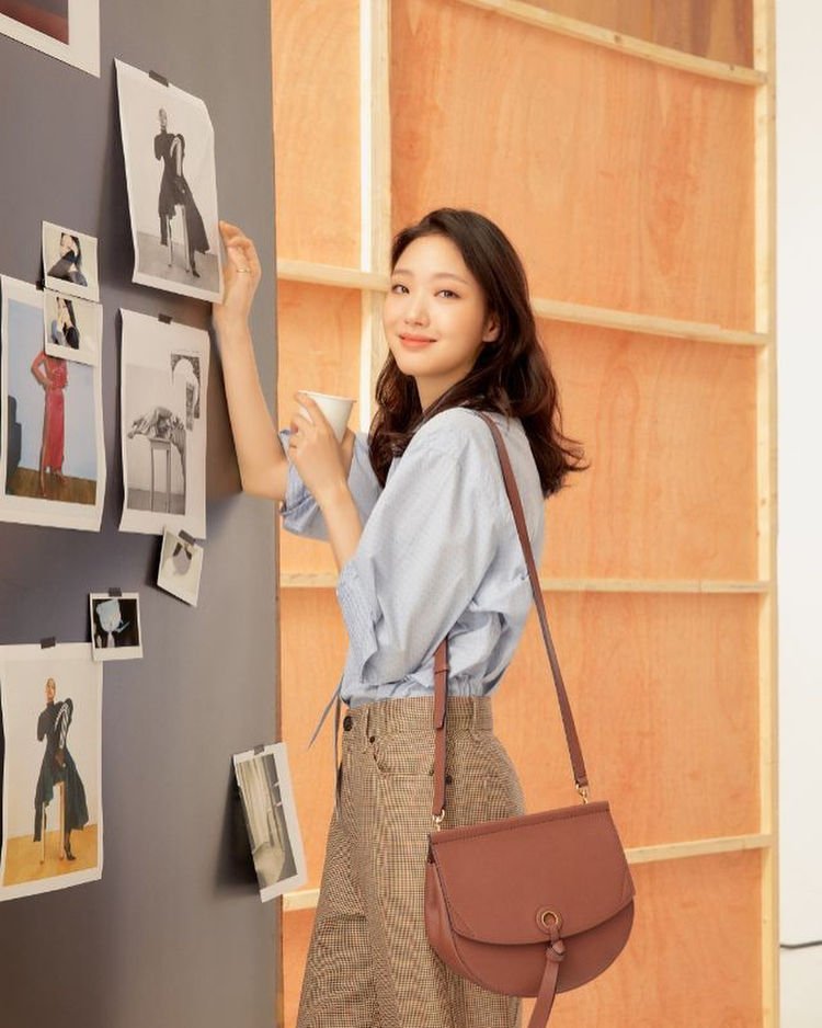 《鬼怪》再续前缘!长发金高恩在《愉快的音乐专辑》的气质造型