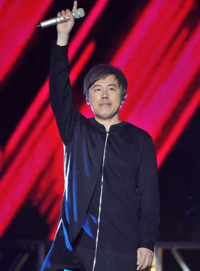 张宇 黑衣亮相《月亮惹的祸》引爆全场