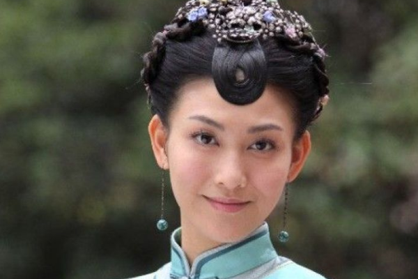 拼命三娘李彩桦一年七部剧,最后因艾莉终成名,也算是不负韶华!