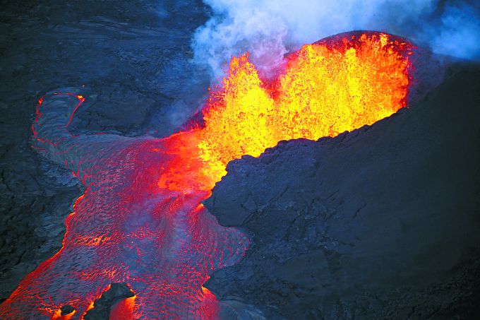 美國火山發生地震 網友:塔納加火山不會因此噴發吧?